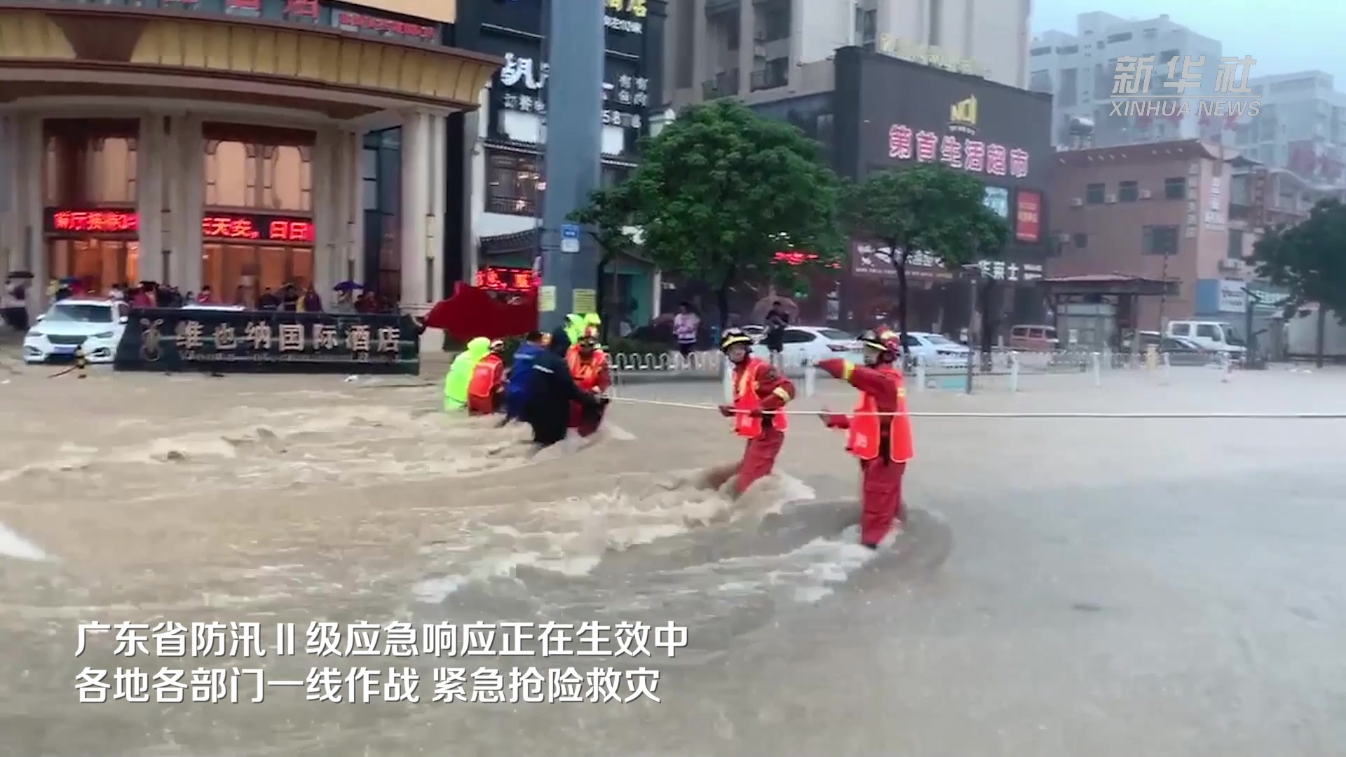 广东多地暴雨 直击抢险救援