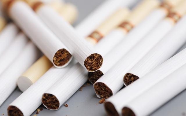 烟草行业招人了!流水线卷烟工人年薪15万,研究生抢本科生岗位