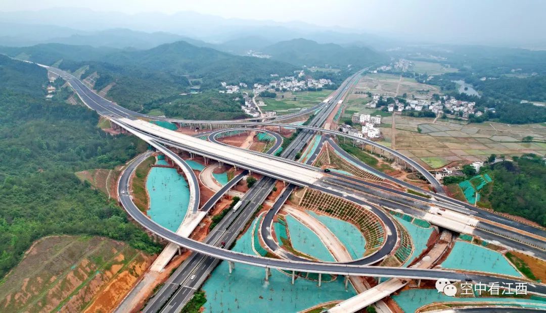 4车道变10车道直击大广高速南龙段扩容工程现场