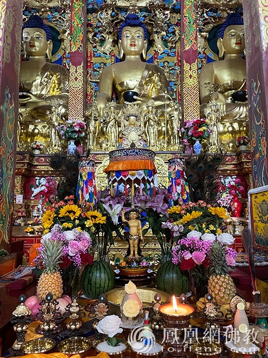 恭迎佛诞西宁宏觉寺僧众浴佛祈福