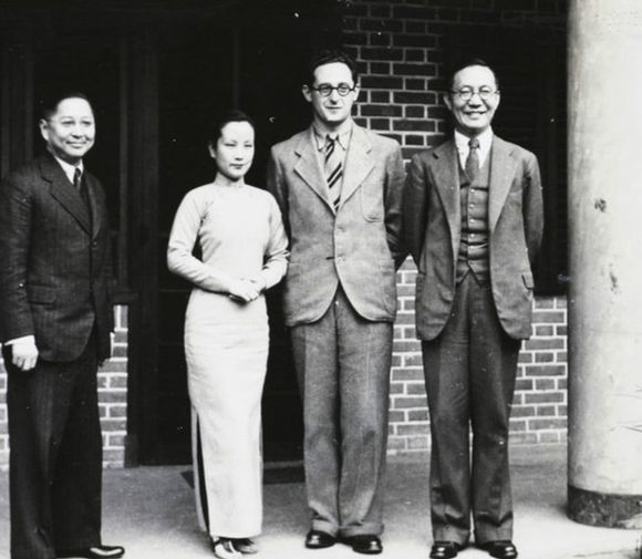 1938年凌冰先生与孙科在重庆时的照片(从左至右:孙科,孙科夫人蓝妮