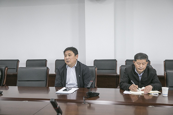 最后,庐江二中校党委书记,校长张茂生同志在表态中首先对各位领导对