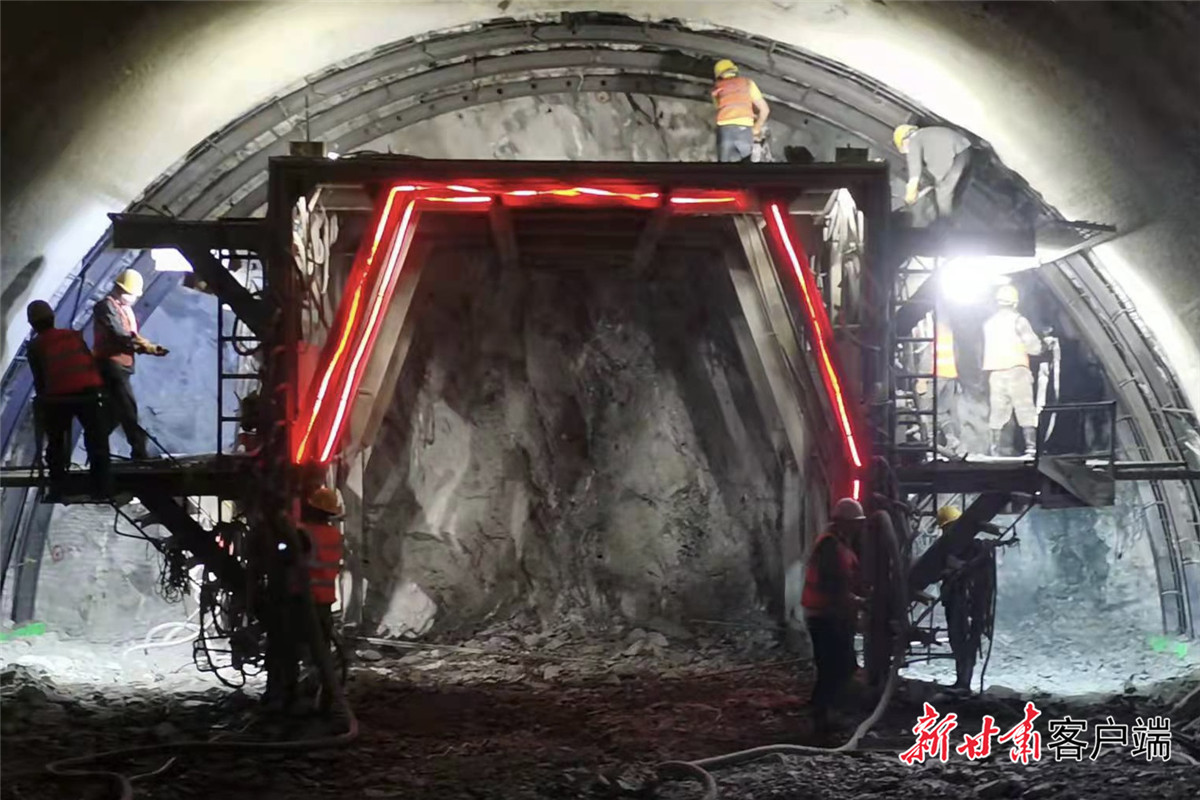 陇南康县隧道建设如火如荼（资料照片）