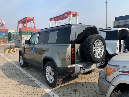 22款路虎卫士天津港现车60多万全国分期