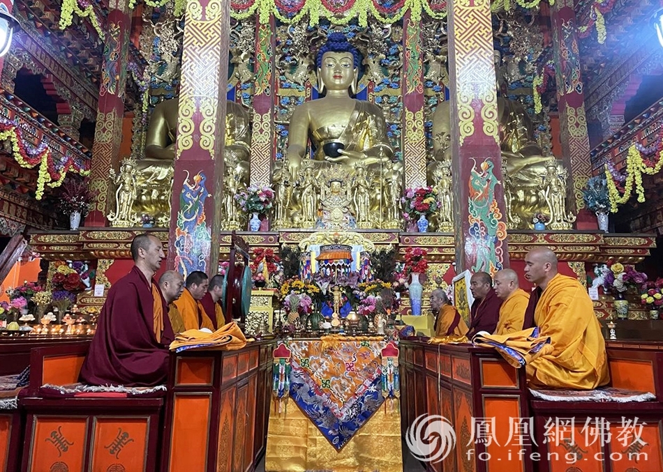 恭迎佛诞西宁宏觉寺僧众浴佛祈福