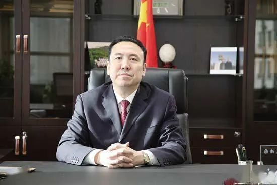 公开资料显示，他长期在金融系统任职。