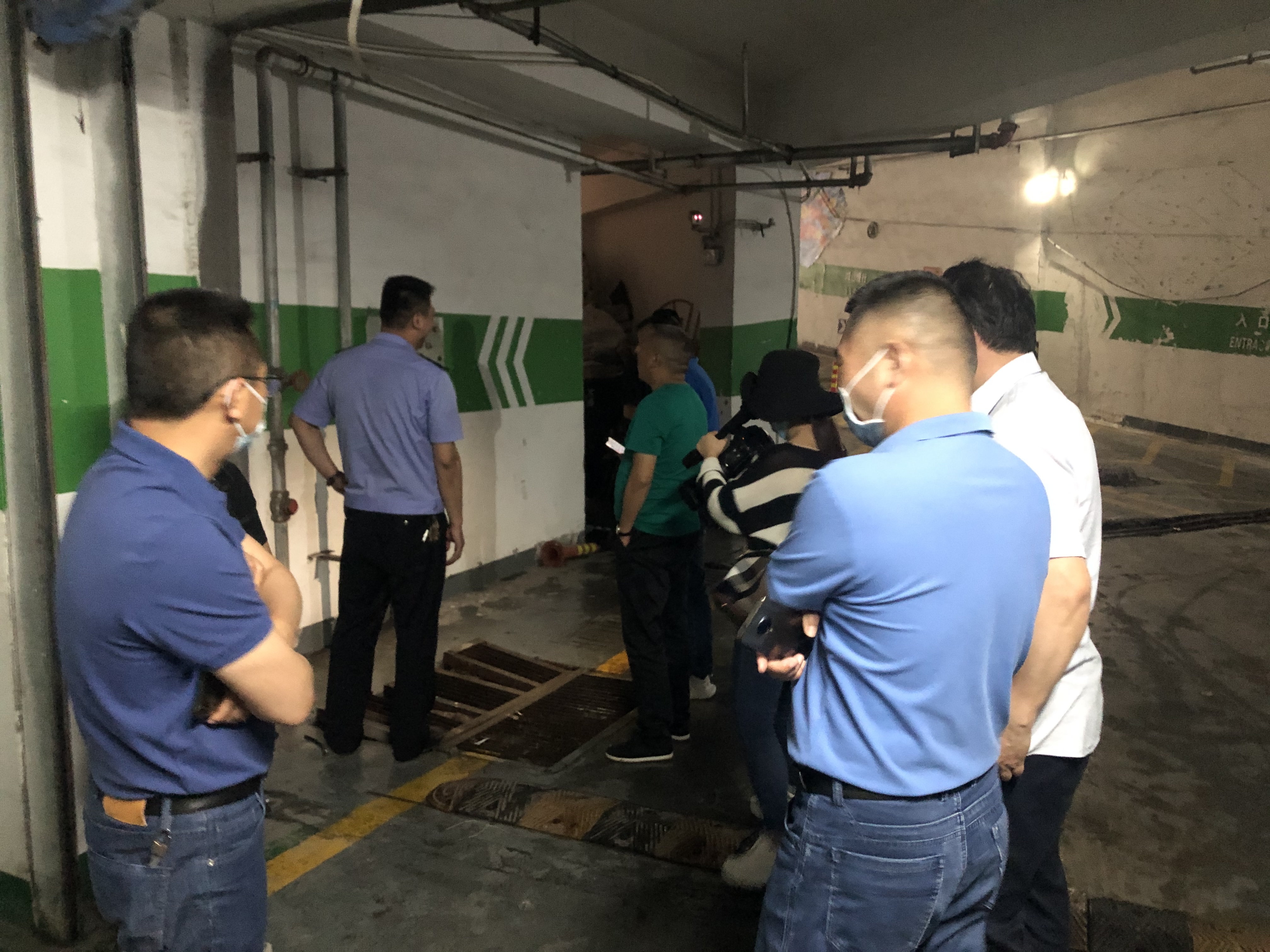 九江大润发小区一居民楼变“水帘洞” 业主怀疑人为故意损坏,已报警