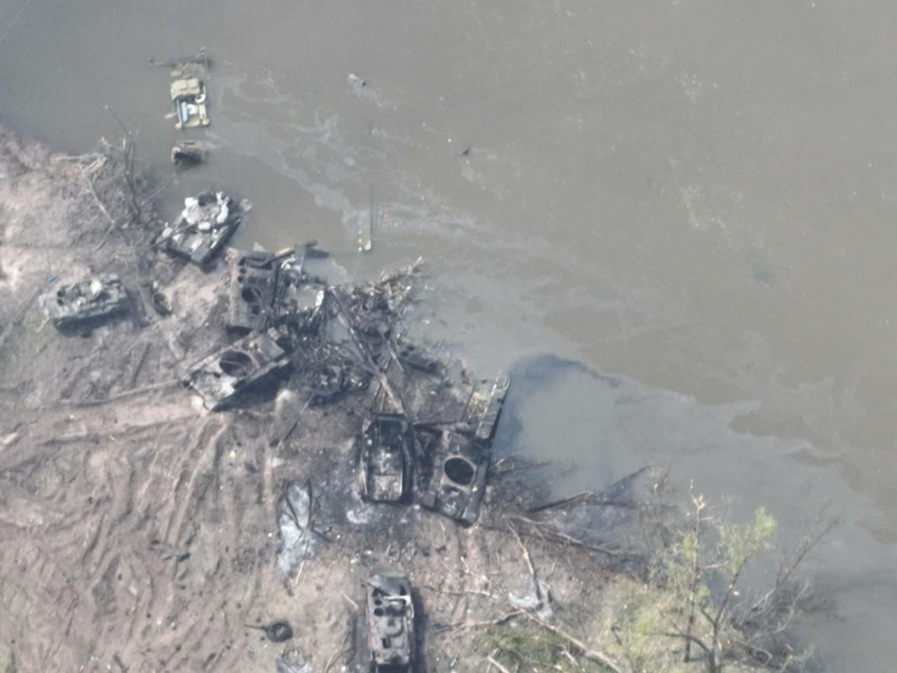 英国：俄军强渡北顿涅茨河遇袭 损失一个营级战术群装甲车