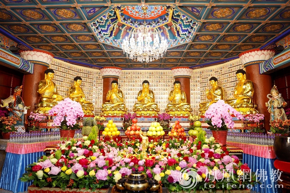 浴佛法会（图片来源：凤凰网佛教 摄影：香港西方寺）