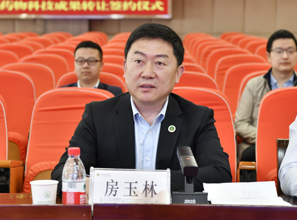 副校长房玉林主持签约暨科技合作座谈会