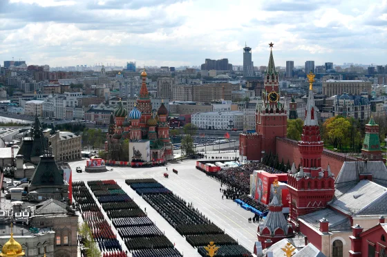 俄罗斯军人在莫斯科红场列队。图源：俄罗斯卫星通讯社