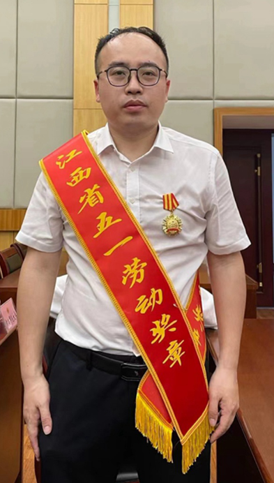 江西应用技术职业学院教师杨雪峰荣获“江西省五一劳动奖章”