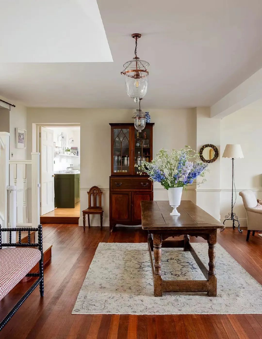 走进看得见风景的英国旧宅:室内充满现代气质,宁静生活多姿多彩