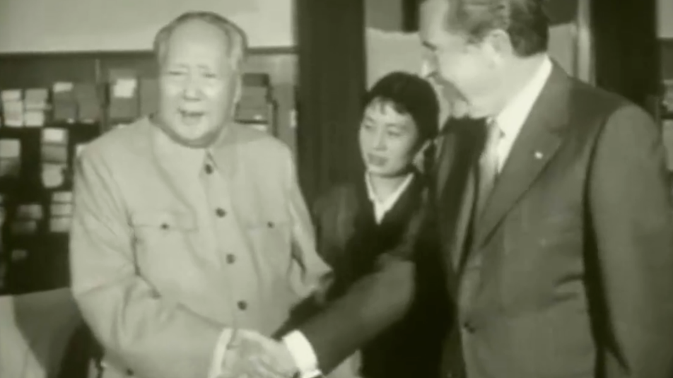 “小球转动大球”的外交，1972年毛泽东和尼克松的握手打破中美外交坚冰