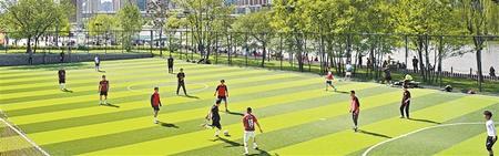 运动健身成了众多兰州市民假期生活的最佳选择 新甘肃&middot;甘肃日报记者 孟 捷