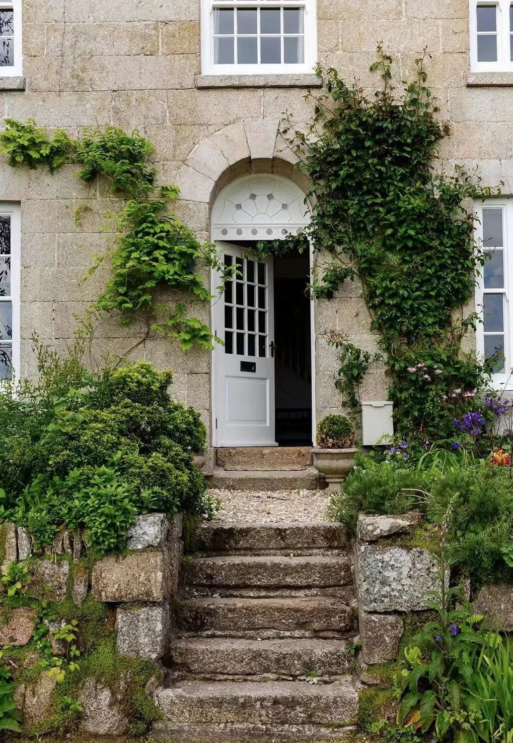 走进看得见风景的英国旧宅:室内充满现代气质,宁静生活多姿多彩