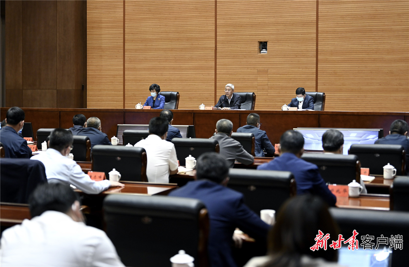 5月9日,在全國疫情防控工作電視電話會議后,省委書記、省疫情聯防聯控領導小組組長尹弘主持召開全省疫情防控工作電視電話會議。新甘肅·甘肅日報記者 高檣