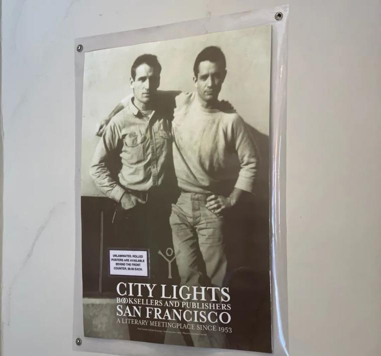 城市之光书店墙上的海报，左为尼尔·卡萨迪，右为杰克·凯鲁亚克。摄于2020年1月