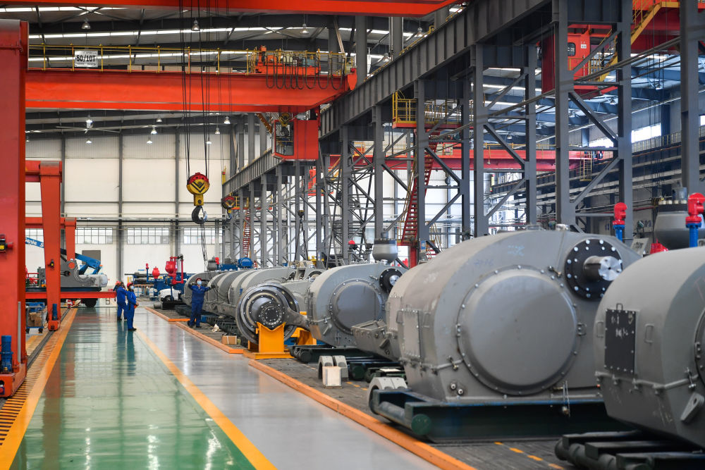 5月19日,工人在宝鸡石油机械有限责任公司生产车间工作.