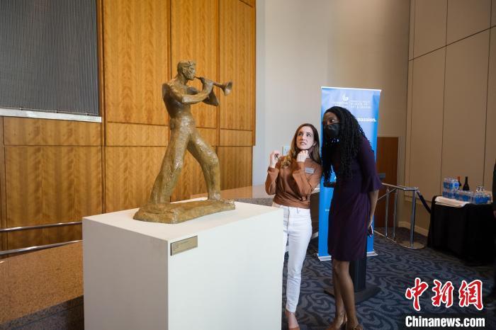 刘士铭雕塑作品捐赠仪式在美国乔治亚州立大学举行