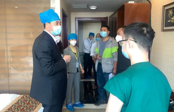 王贺民现场检查疫情防控工作落实情况并慰问疫情防控一线工作人员