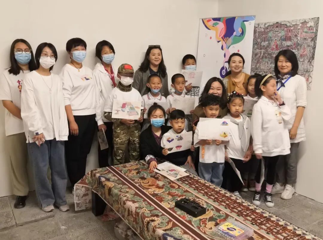 “敦煌娃——我在洞窟绘壁画”社教活动