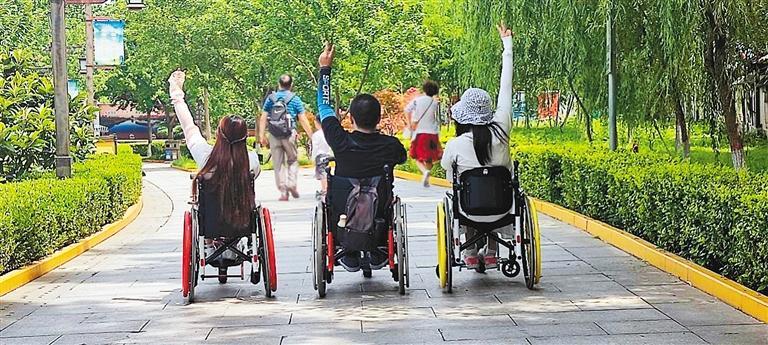 爱心引路人绘就西安景点无障碍手册