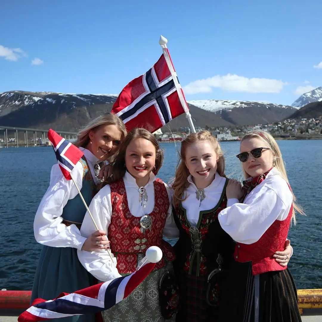 走进挪威第一博主，2021全球百大最美女人第二名，她的名字叫Emilie Marie Nereng – 爱读书