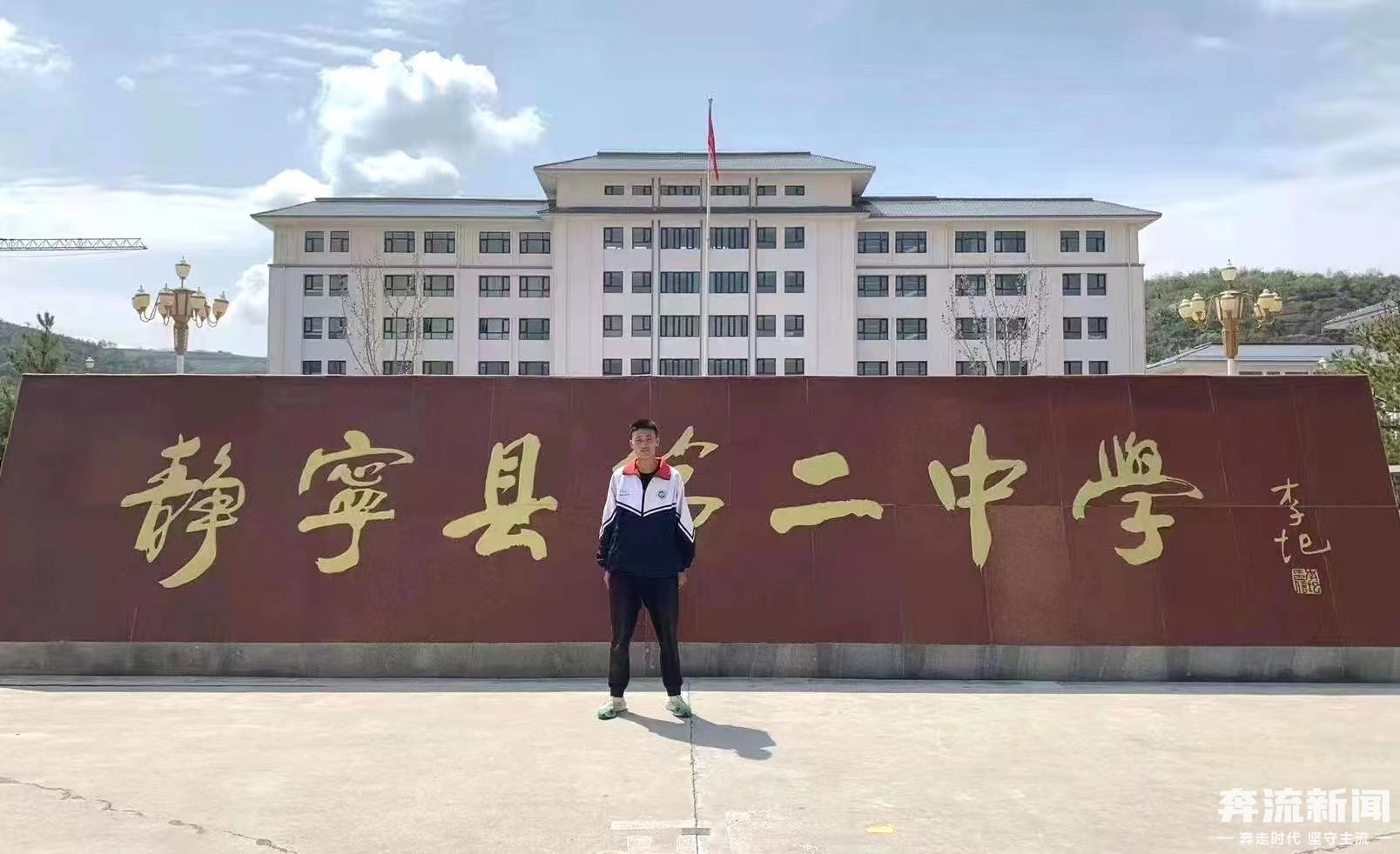 ▲李亚康在学校留影