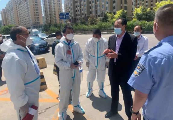 王贺民现场检查疫情防控工作落实情况并慰问疫情防控一线工作人员