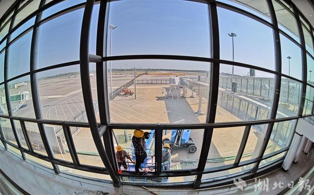 4月8日，宜昌三峡机场二期T2航站楼建设已进入竣工验收阶段。 湖北日报 图