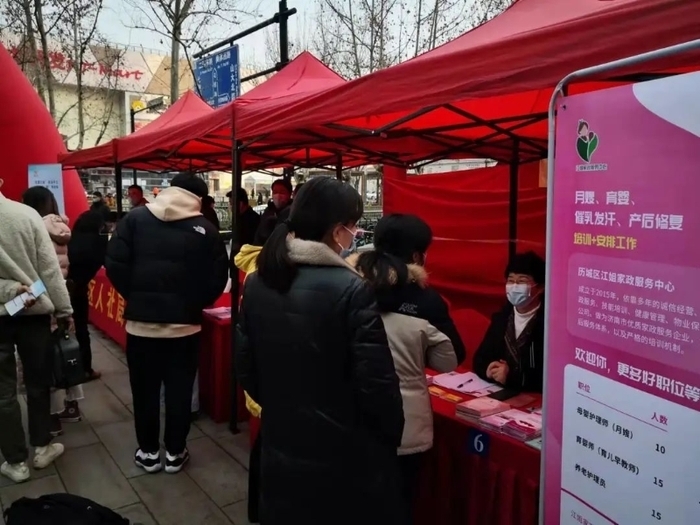 济南市通过“春风行动”，搭建起求职招聘平台。资料照片