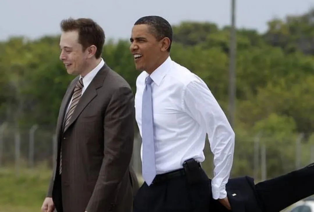 2010年，奥巴马曾参观 SpaceX ，后为马斯克提供 4.65 亿美元的贷款。 图源： Washington Post