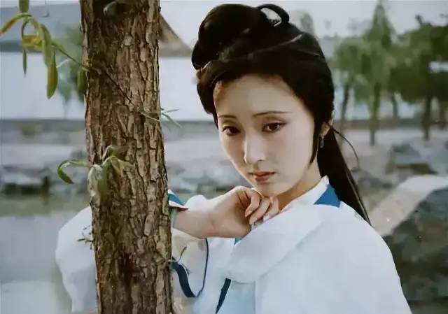 《红楼梦》（1987） 中，陈晓旭饰演林黛玉