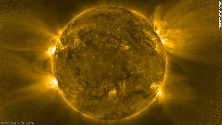 太阳轨道器的极紫外成像仪于 3 月 27 日捕捉到了这张太阳图。