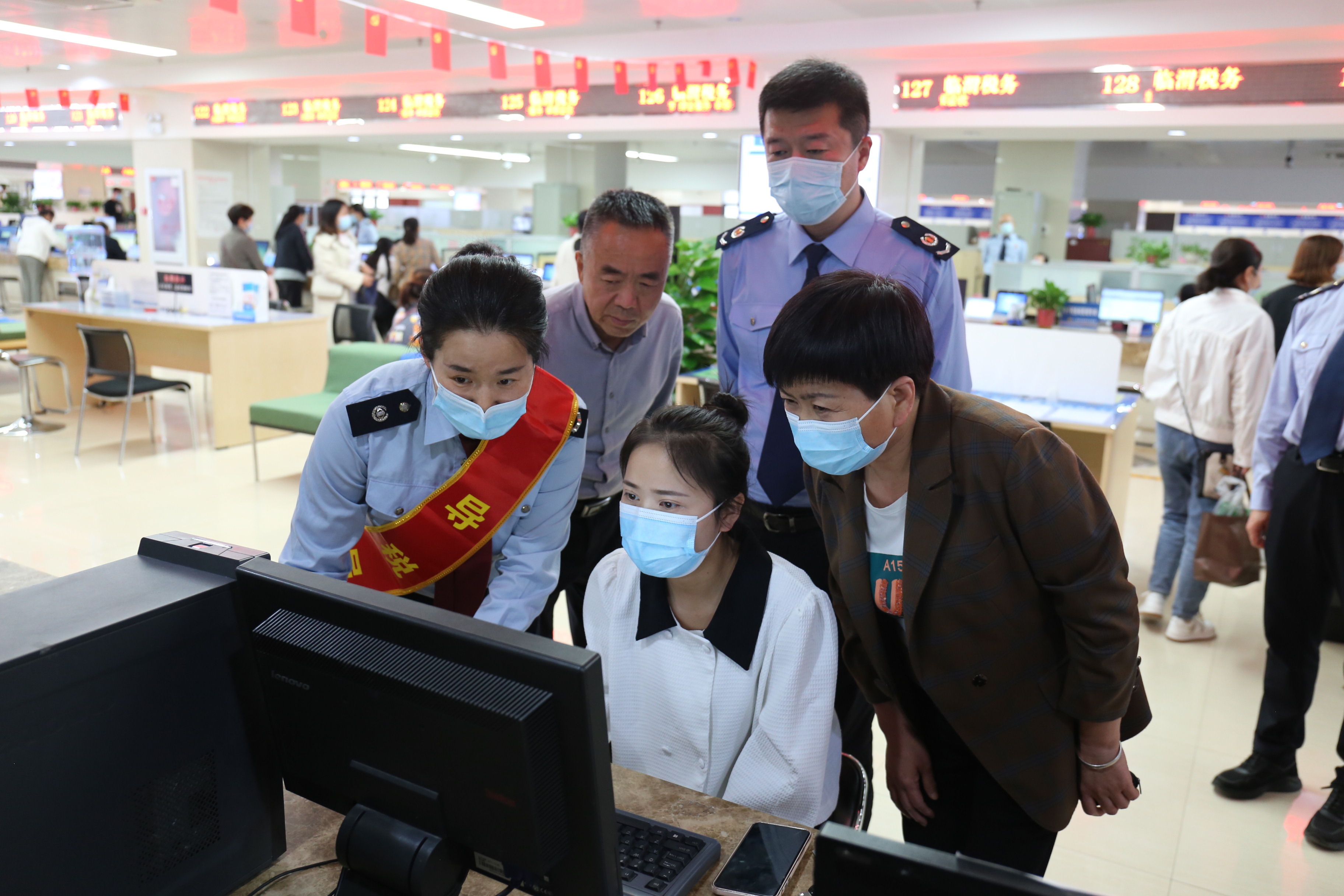 渭南市税务局党委书记、局长刘玮开展“一把手走流程”活动