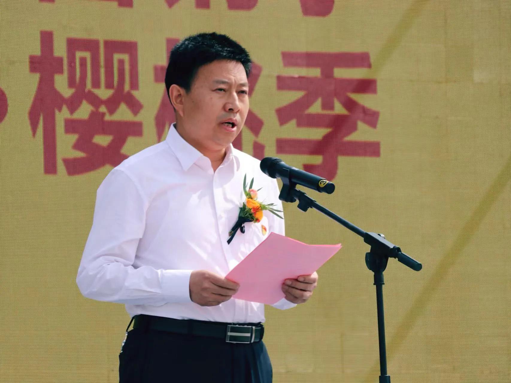 澄城县委书记高成文代表县委县政府向与会嘉宾表示热烈的欢迎,向长期