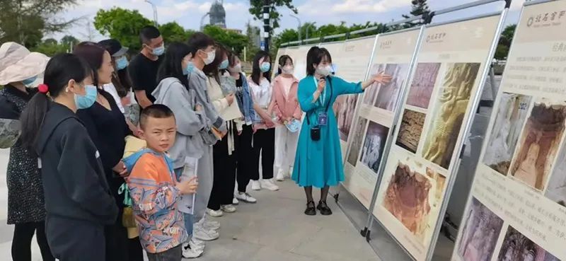 北石窟寺文物保护研究所讲解员为公众讲解遗产知识