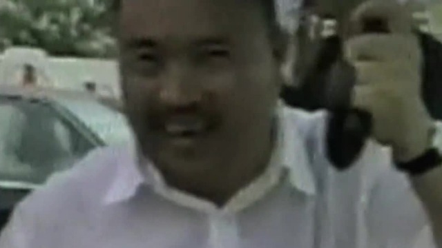 1999年中国严打走私，远华集团走私案成为风暴中心，赖昌星仓皇出逃