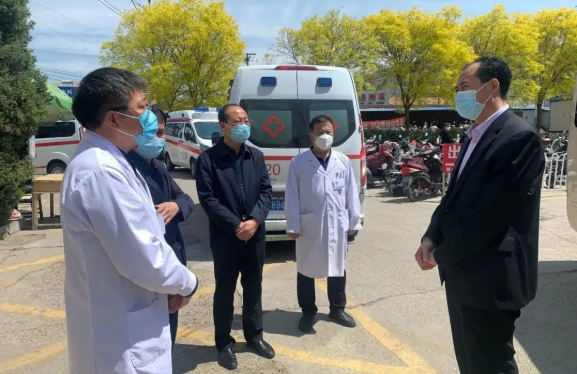 5月18日,平泉市委书记王贺民先后到平泉高速交通检查站,海天假日酒店