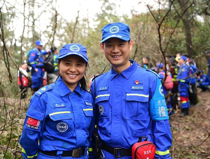 丈夫加入藍天救援隊後妻子也報名長沙藍夫妻這樣過520