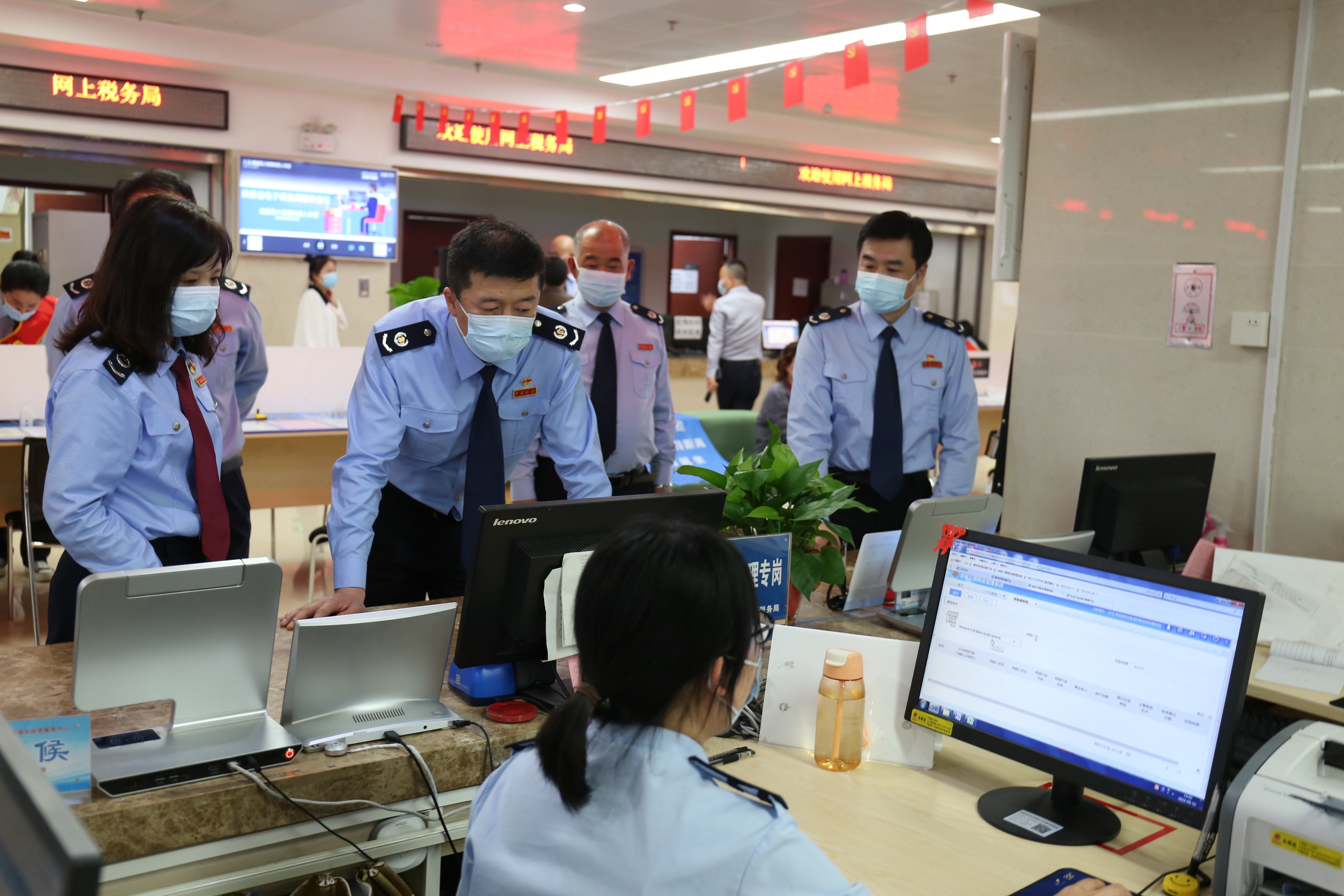 渭南市税务局党委书记、局长刘玮开展“一把手走流程”活动