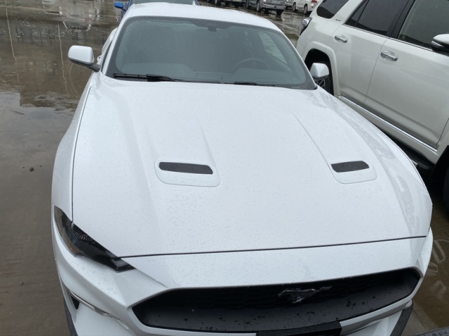 2020款福特野马白黑实拍10速变速箱报价