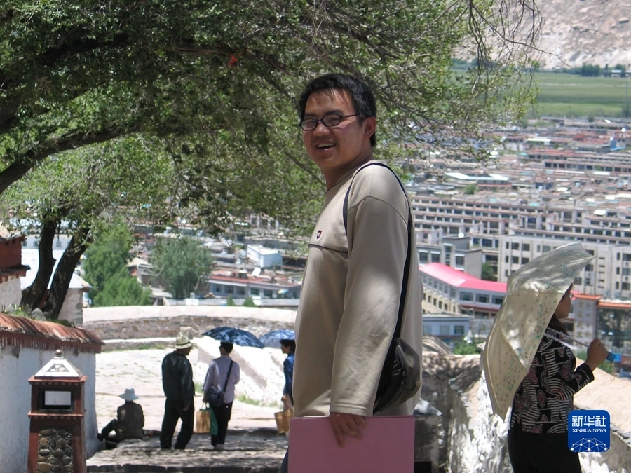 2006年6月，楊金禮在布達拉宮參與壁畫保護修復工作。新華社發（受訪者供圖）