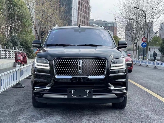 林肯领航员(配置|询价)采用全铝设计使得整车的重量比上一代将减轻100