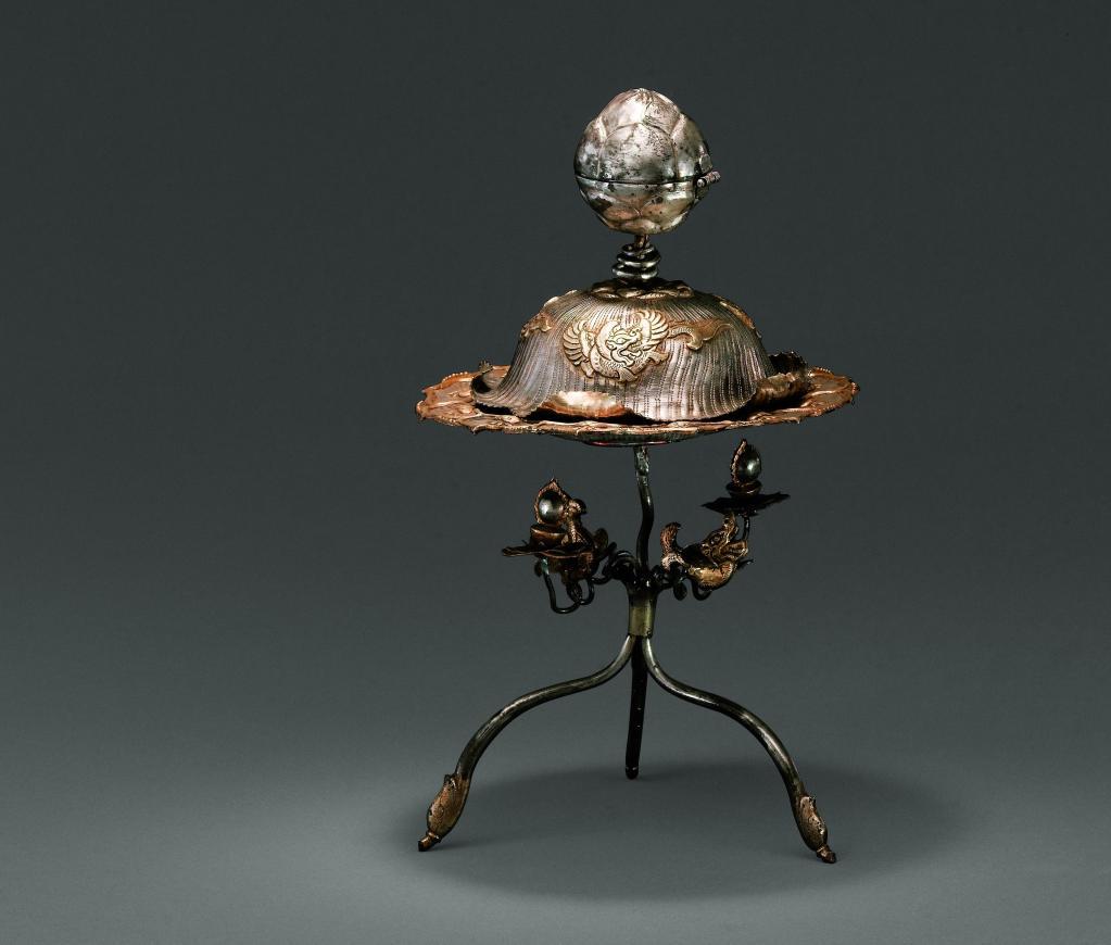 唐代,随着朝廷"茶政"引领,陆羽《茶经》的问世,茶渐成"国饮".