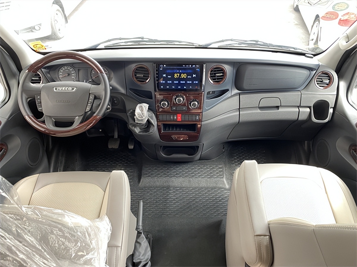 云游双拓展依维柯房车现车活动中