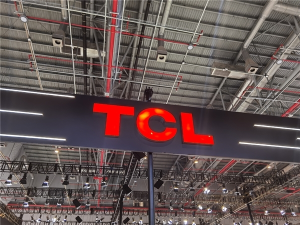 屏幕“下巴”要没了!TCL华星新技术实现四边均为1mm