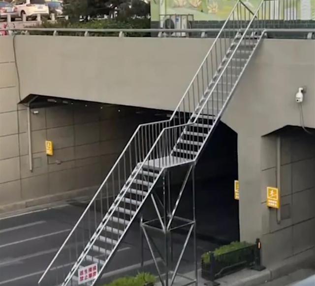 郑州京广路隧道加装“逃生梯” 官方：其它隧道也将安装