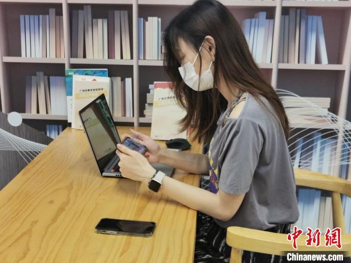 参赛大学生线上观看“ 大学生创业训练营”相关培训 共青团广州市委 供图